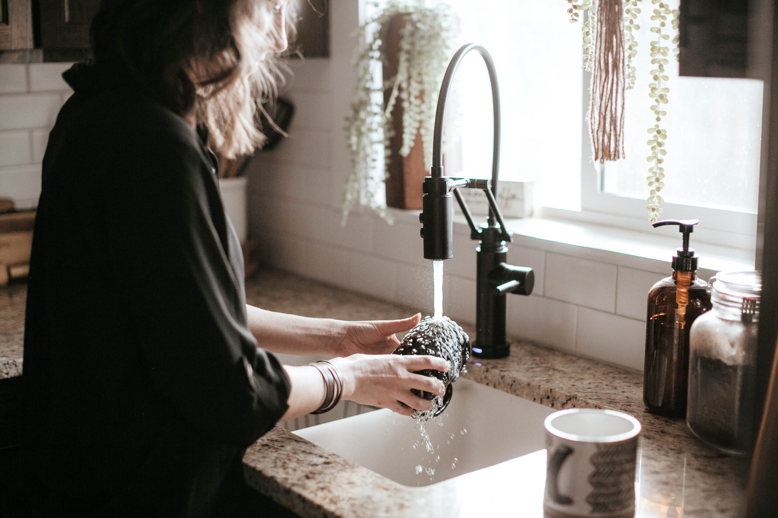 rinsing in a kitchen in an undermount sink