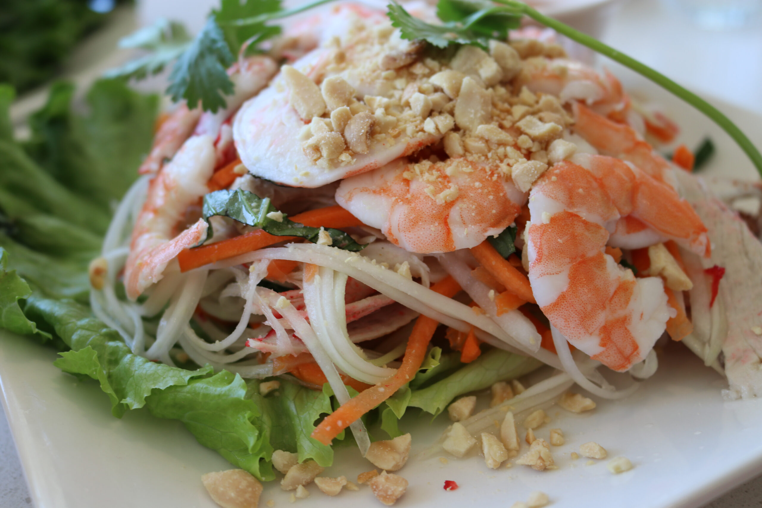 food dish with shrimp, lettuce, carrots served at Tan Tan Deli