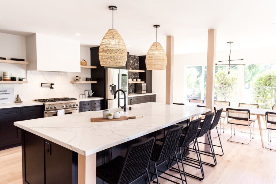 50+ Black And White Kitchen ( TIMELESS LOOK) - Monochrome Kitchens  White  marble kitchen, White marble countertops, Black white kitchen