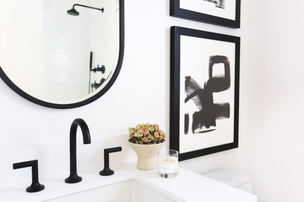 Bathroom with dark finishes and decor