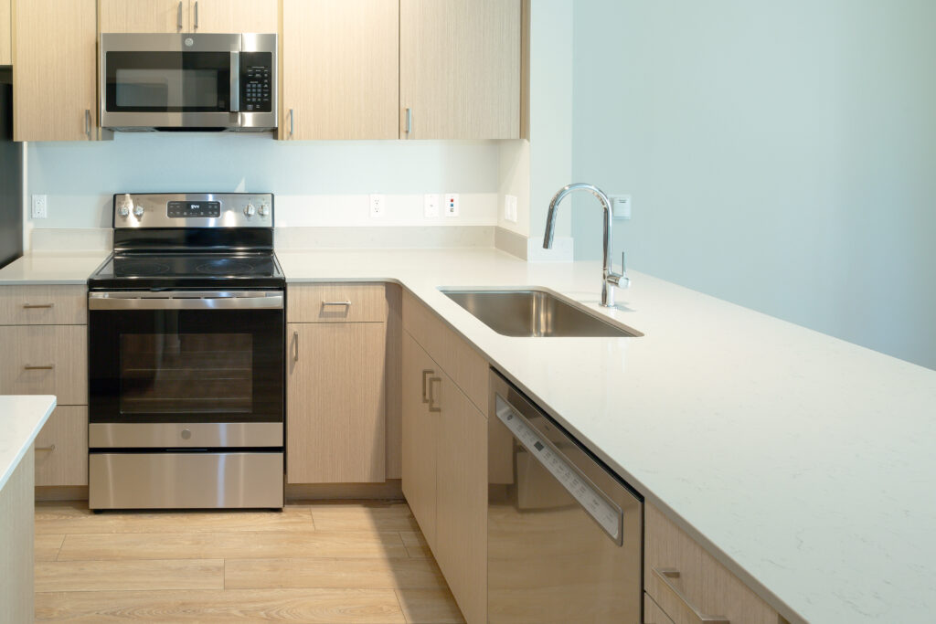 Wilsonville Summit Apartments kitchen with quartz countertops