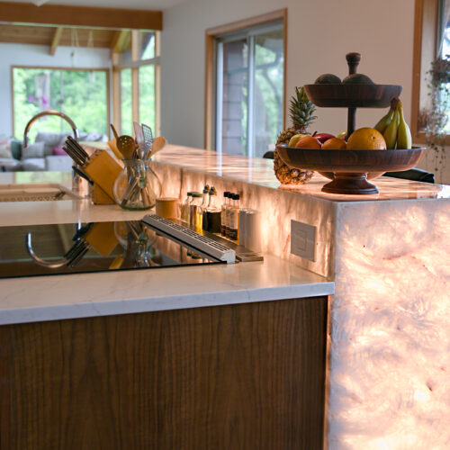 Cristallo Quartzite island and Q Quartz Calacatta Miraggio Sienna countertop